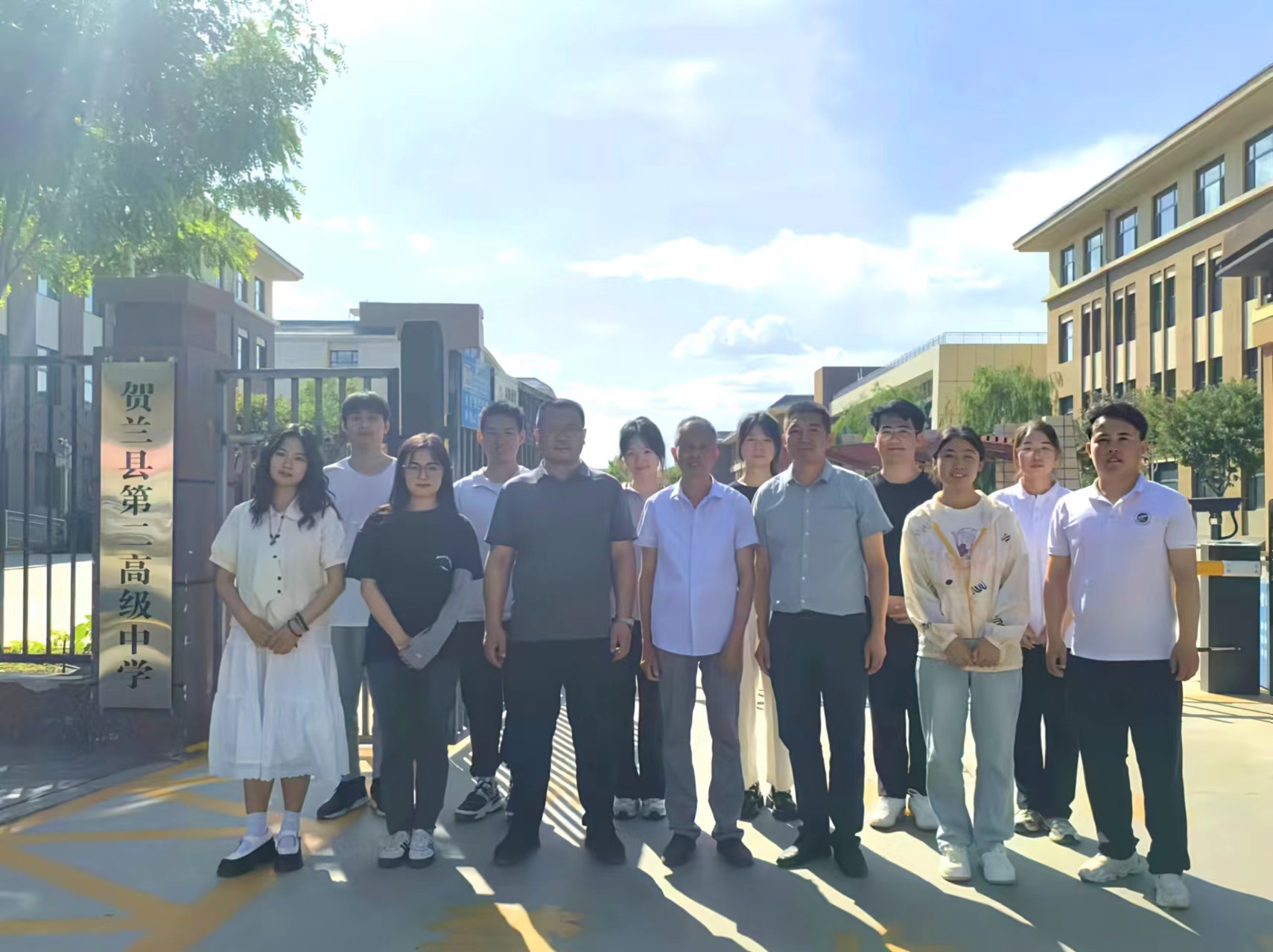 beat365官网资助政策宣讲小组与贺兰县教育体育局老师合影 beat365官网资助政策宣讲小组与贺兰县教育体育局老师合影